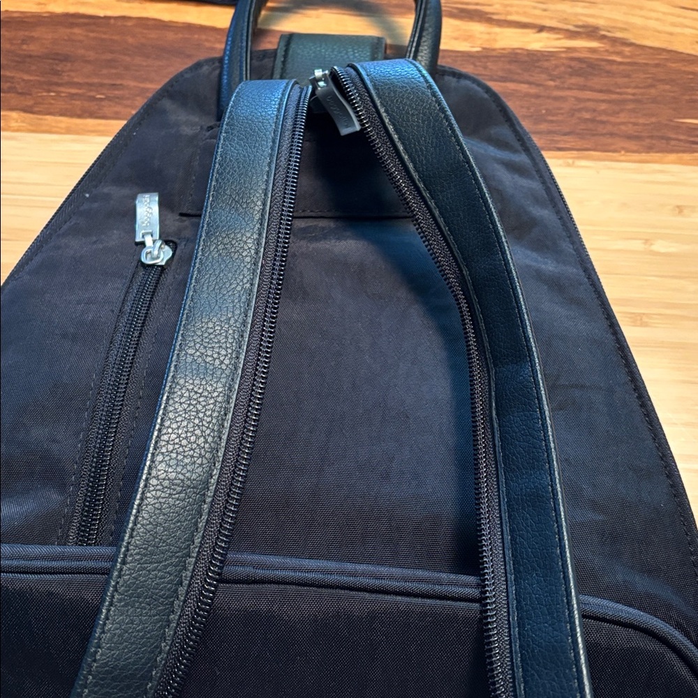 Baggallini Small Backpack. - image 8